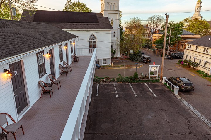 Eagle House Motel