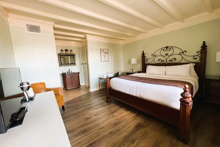 Room 14 of 17