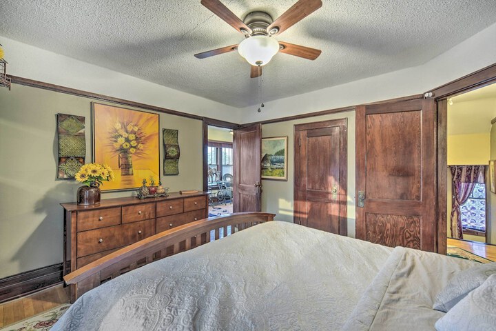 Elegant Superior Getaway 2 Mi to Downtown!