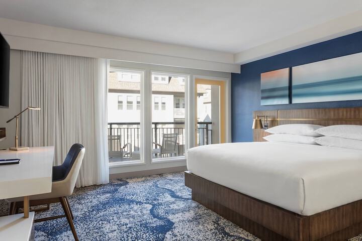 Delta Hotels by Marriott Virginia Beach Waterfront Suites