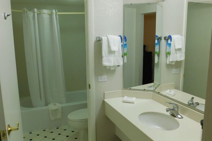 Room 6 of 35