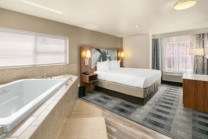 Executive Residency by Best Western Navigator Inn & Suites