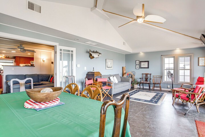 Waterfront Maryland Retreat w / Dock & Bay View!