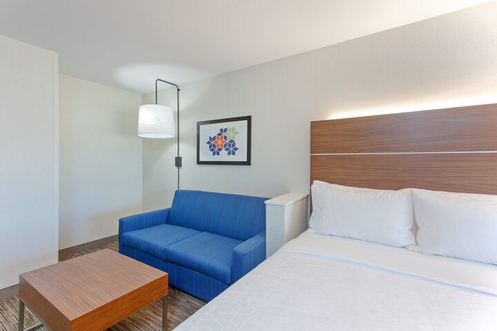 Holiday Inn Express & Suites Elk Grove West I-5 by IHG