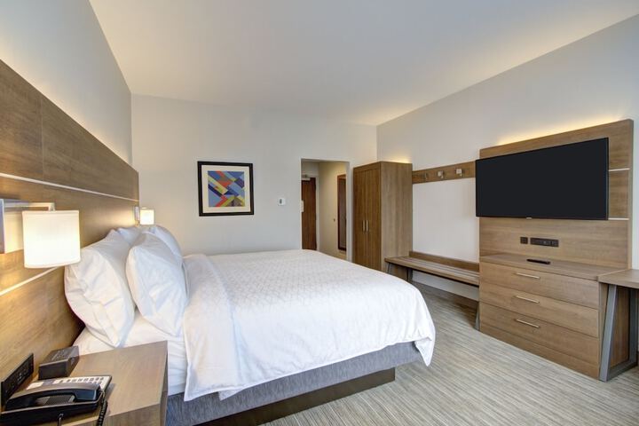 Room 25 of 34