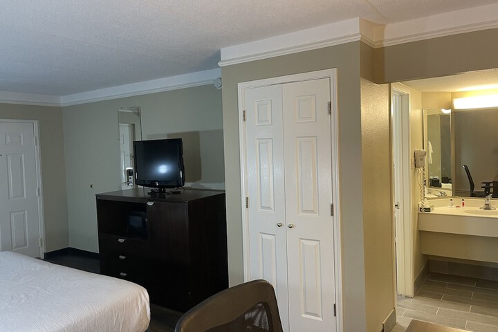 Room 34 of 37