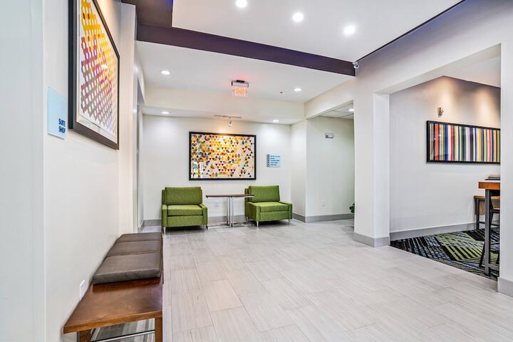 Holiday Inn Express Suites Van Buren-Ft Smith Area by IHG
