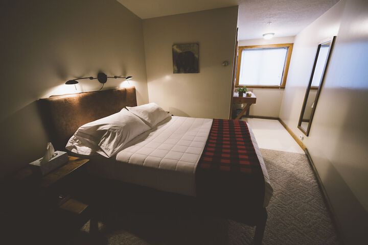 Room 6 of 14