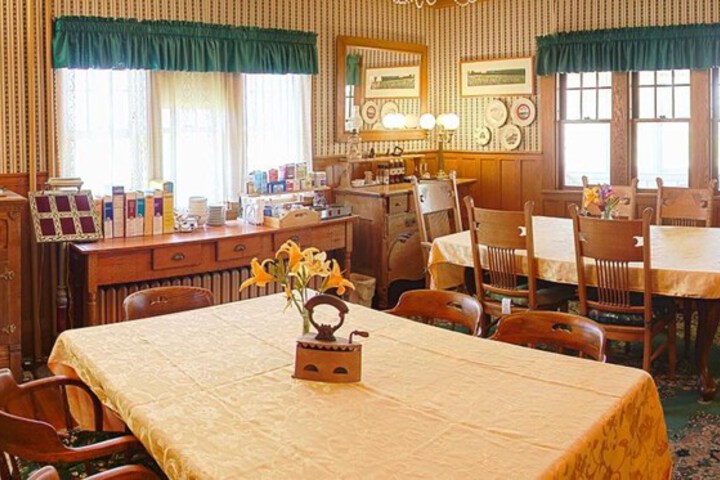 Old Iron Inn Bed and Breakfast