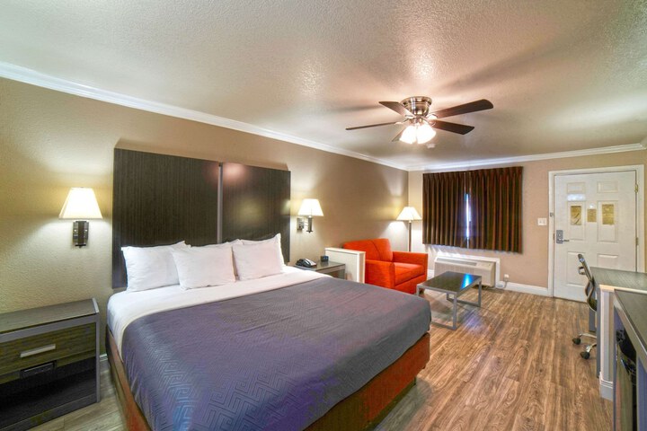 Room 28 of 38