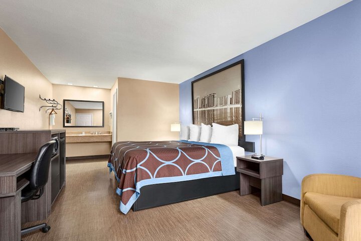 Room 19 of 38
