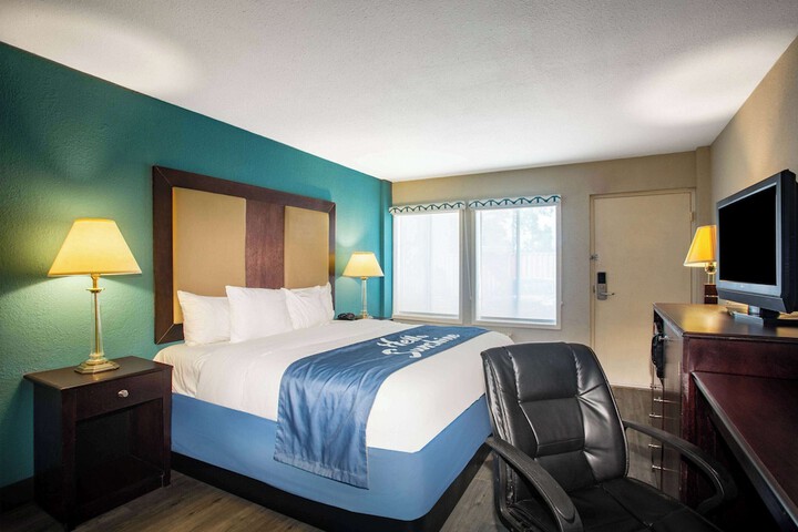 Room 17 of 20