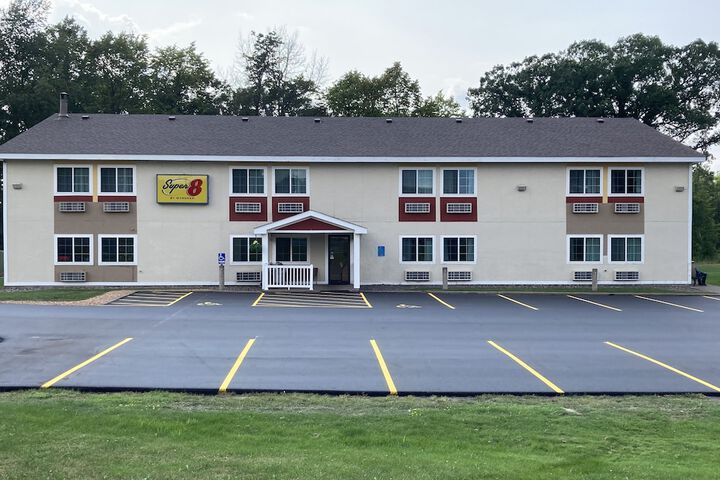 Super 8 by Wyndham Chisago City