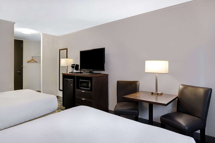 Days Inn by Wyndham Victoria Airport Sidney