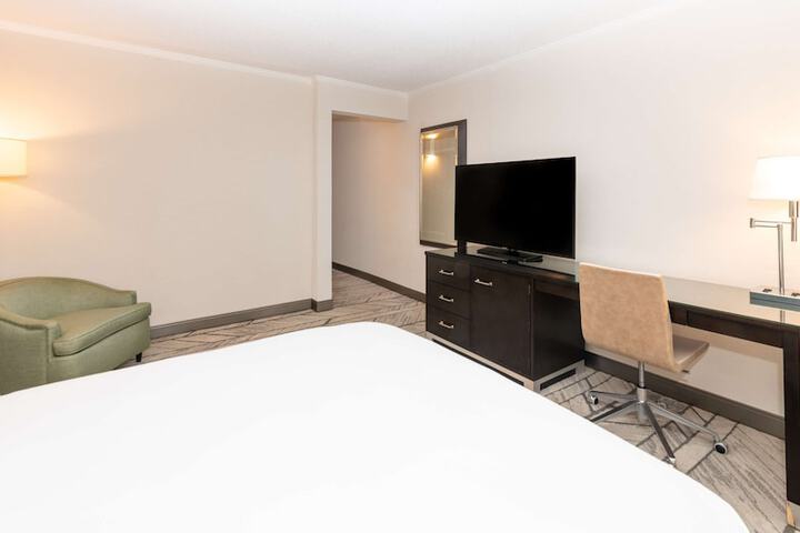 DoubleTree by Hilton Newark Penn Station