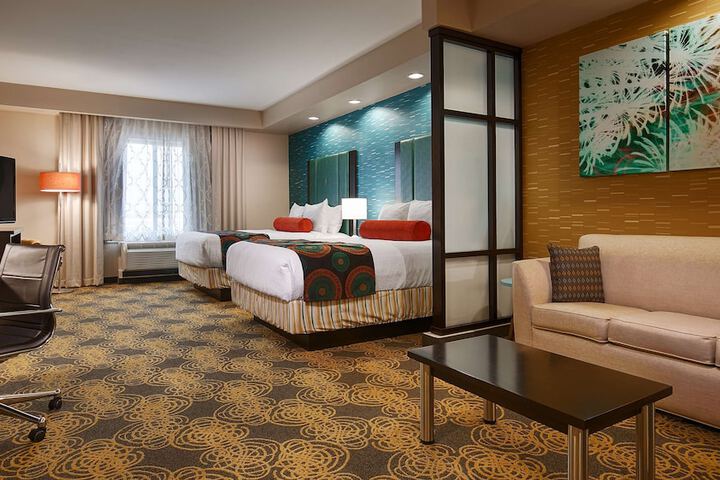 Room 10 of 16