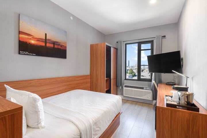 Room 16 of 27