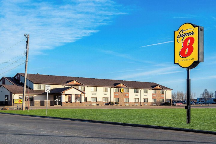 Super 8 by Wyndham Oelwein
