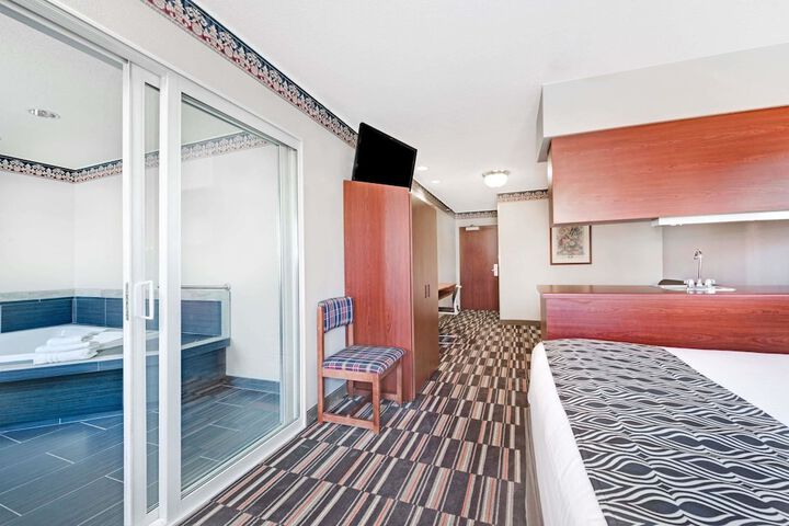 Microtel Inn & Suites by Wyndham Urbandale / Des Moines