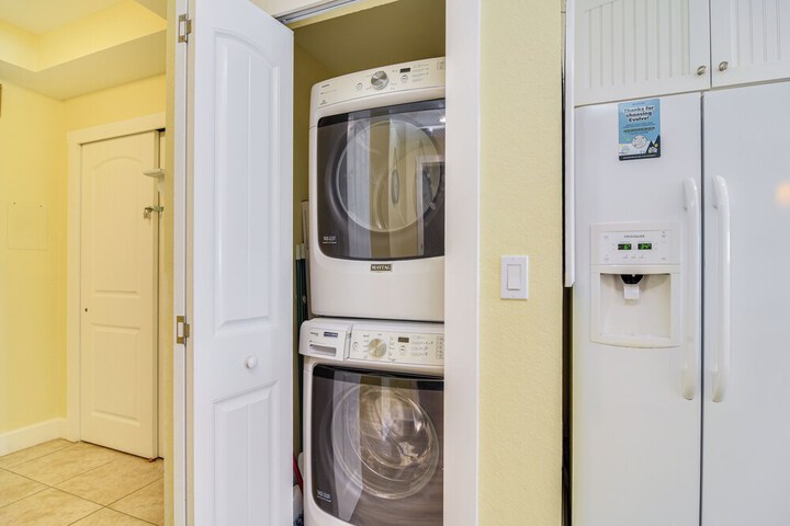 Waterfront Condo w / Water Park Walk to the Beach!