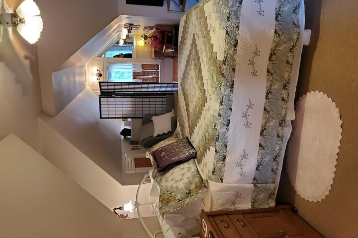 Historic Iron Horse Inn