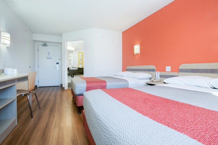 Room 21 of 38