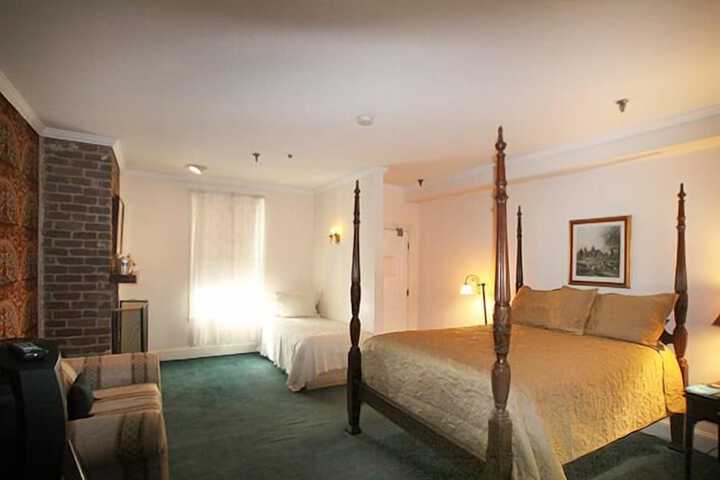 Room 6 of 170