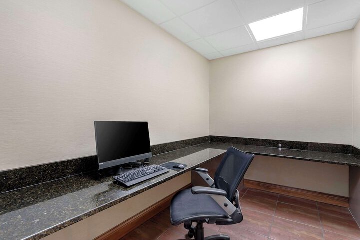 Business Center 32 of 32