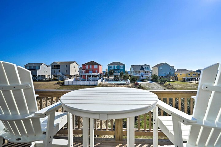 Carefree Coastal Getaway - Walk to Long Beach