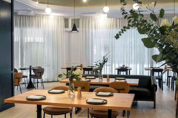 Dining 54 of 62