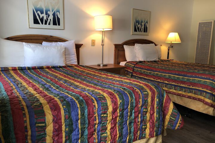 Cedar Inn & Suites