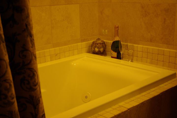 Hot Tub 56 of 63