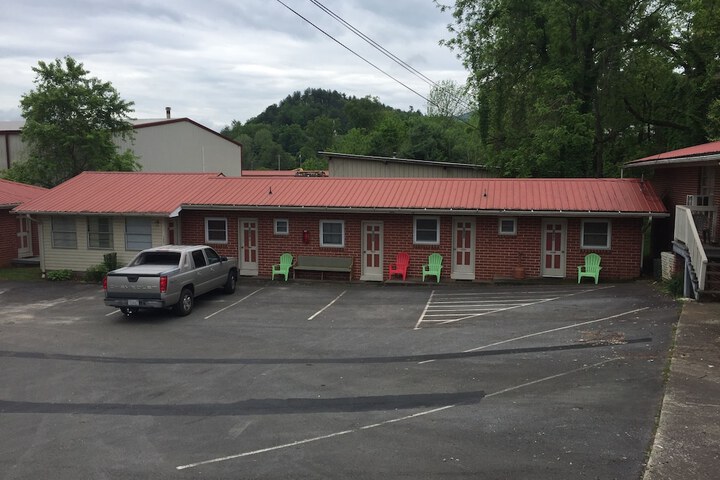 Phillips Historic Motel & Cottages