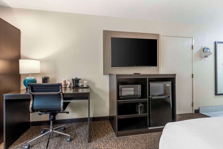 Room 32 of 39