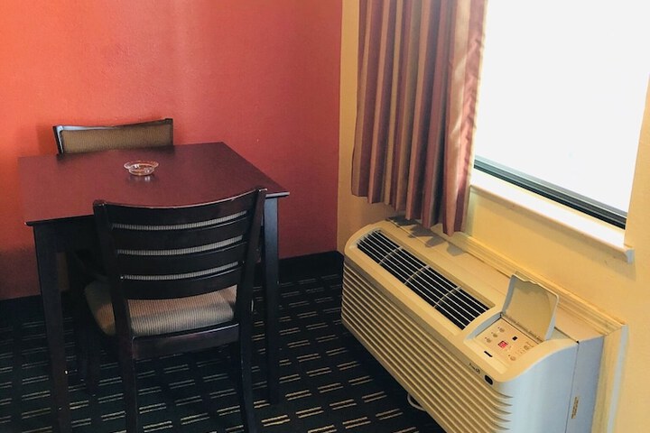 Room 17 of 27
