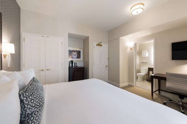 Room 18 of 34