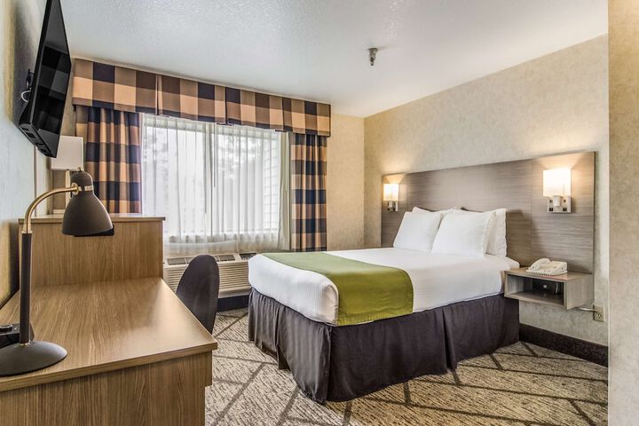 GuestHouse Inn & Suites Hotel Poulsbo