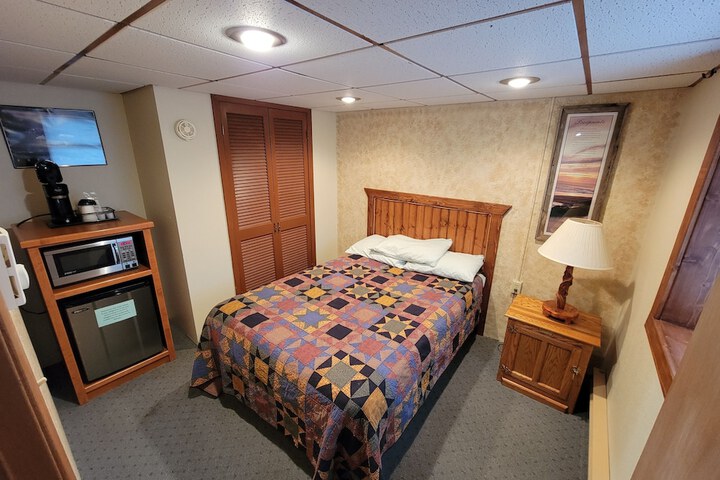 Room 13 of 32