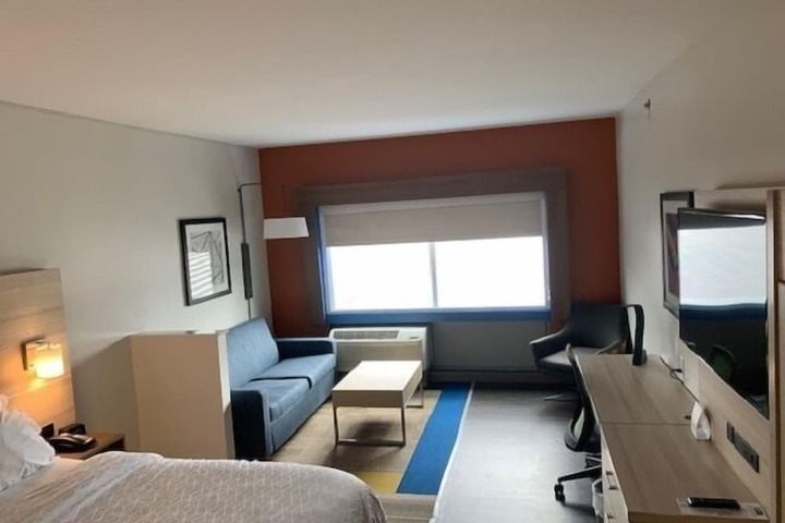 Room 30 of 48