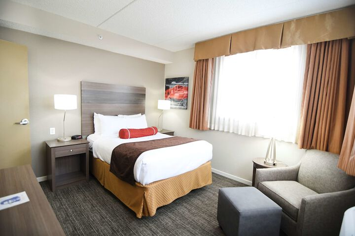 Best Western Plus Sandusky Hotel & Suites