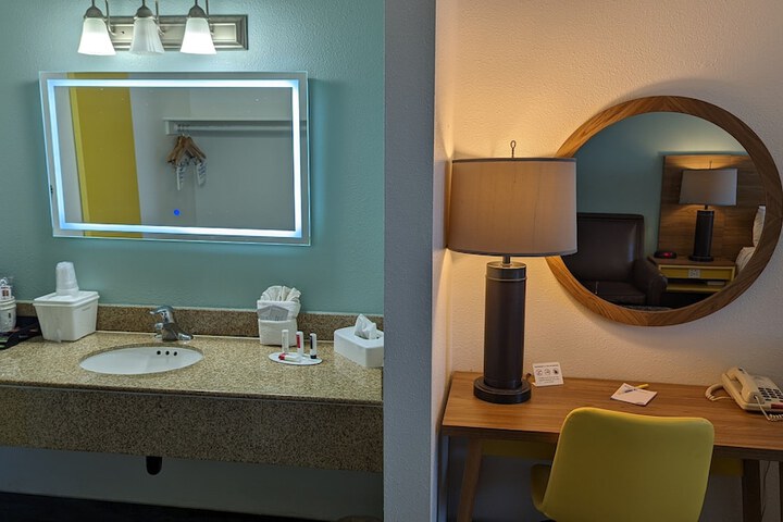 Room 34 of 46