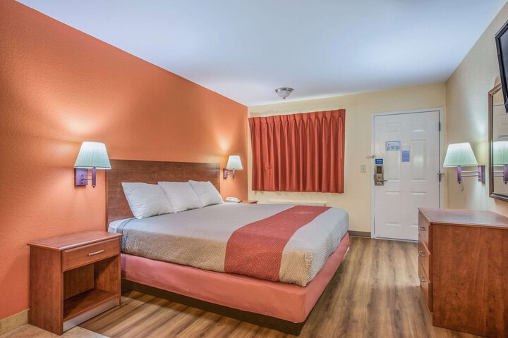 Room 27 of 62