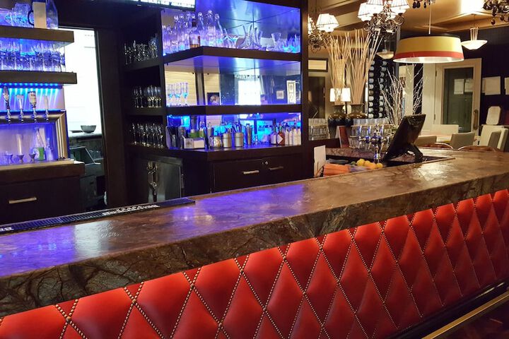 Lounge 51 of 61