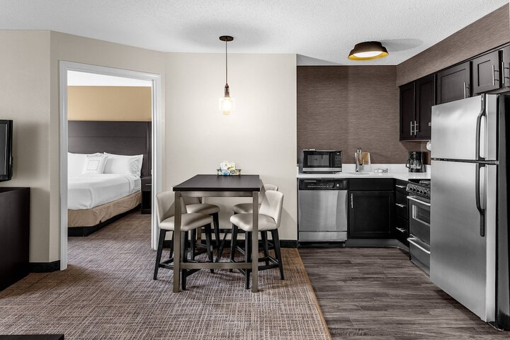 Room 11 of 27