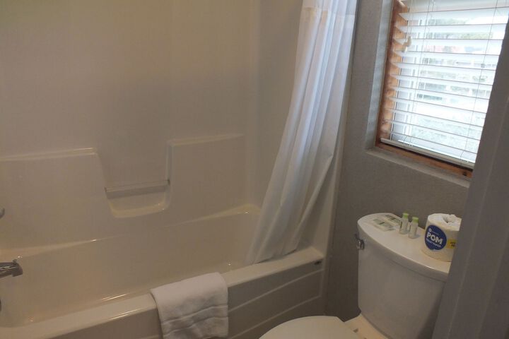 Room 8 of 34