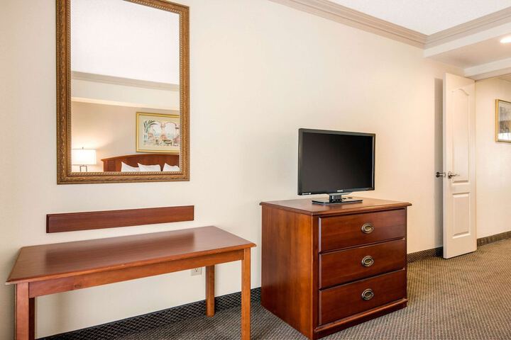 Room 12 of 40