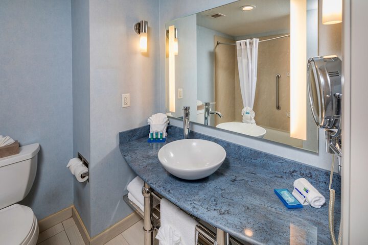 Holiday Inn Express and Suites Modesto by IHG