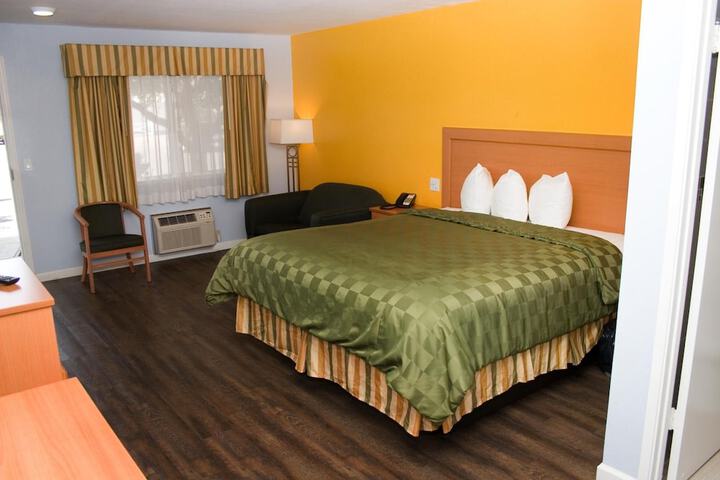 Room 14 of 35