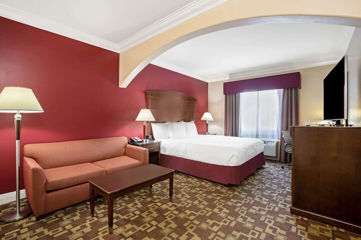 Room 17 of 40