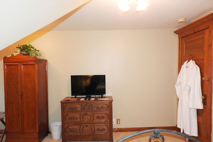 Champaign Garden Inn